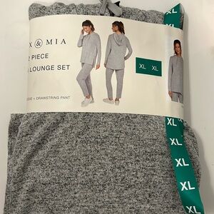 Max & Mia 2-piece Lounge Set